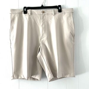 HAGGAR Cool 18 Pro Gabardine Shorts Mens Size 38 UV Quick Dry Boating Golf